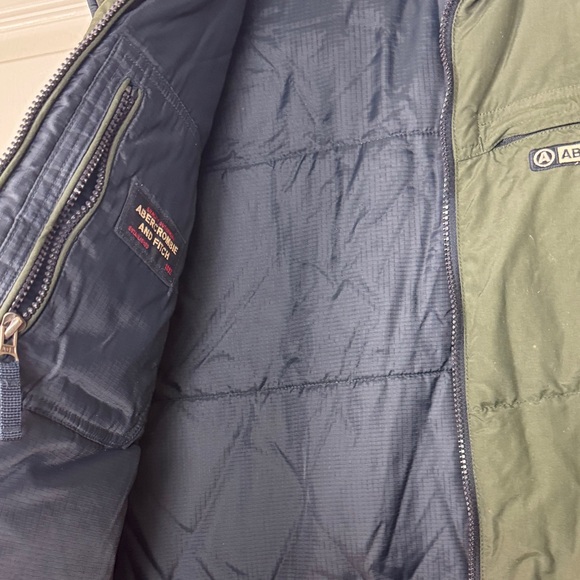 Abercrombie & Fitch Men's Olive Vest - Picture 9 of 16